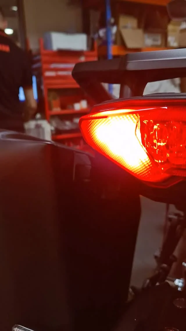 Preparando una Tracer 9 para su entrega. Esta ya tiene dueño, la tuya todavía no 😎..... Escríbenos para más información al 676 20 80 25.  Te esperamos en calle de Zurbano 93-95 📍 

#yamaha #RevsYourHeart #madrid #sierra #tracer900 #TRACER9GT #tracer9 #yamahamotormadrid