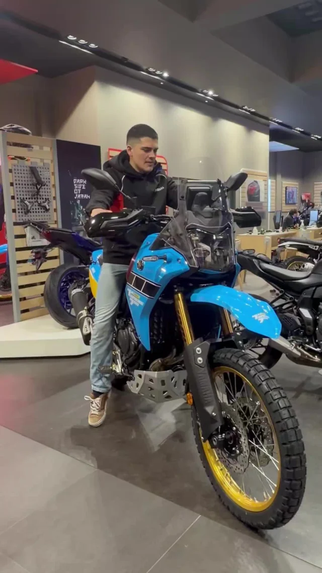 Ténéré Rally 
¿Cuánto es alto el asiento de la Ténéré Rally?

91cm y José y Álvaro nos los demuestran.... y si te has quedado con dudas ven a probar la altura del asiento en calle Zurbano 93-95 :)

 #tenere #tenere700 #yamaha #yamahar6 #somosmotormadrid