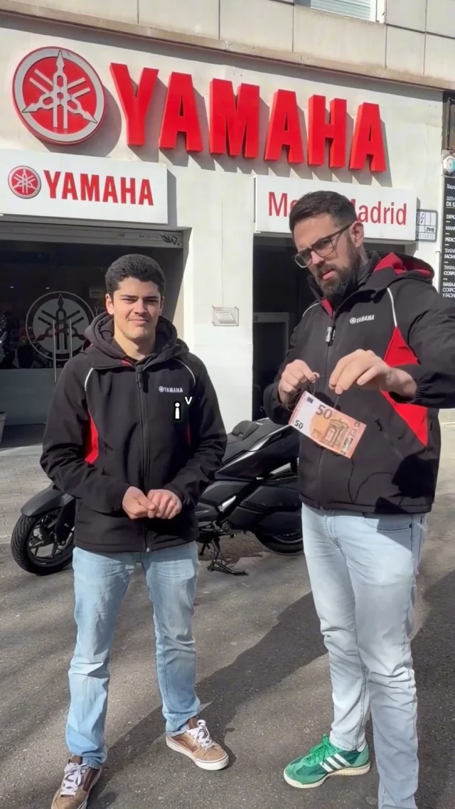 Cómo conseguir a nuevos clientes: José y Álvaro nos desvelan un producto peculiar. 
Mirad hasta el final para entender bien su funcionamiento :)

 ¿Y vosotros adoptaríais este metodo?

 #somosmotormadrid #friendship #parati #viral #viralreels #xmax #xmax300 #xmax125 #yamahafamily #comedy #therians